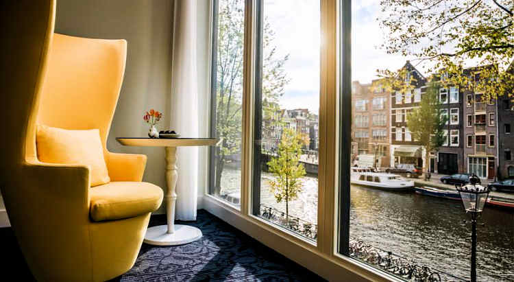 Accommodation with canal view