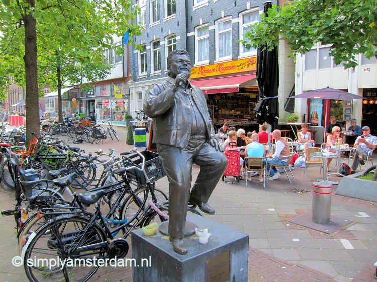 Statue of singer Andr� Hazes @ Albert Cuyp market