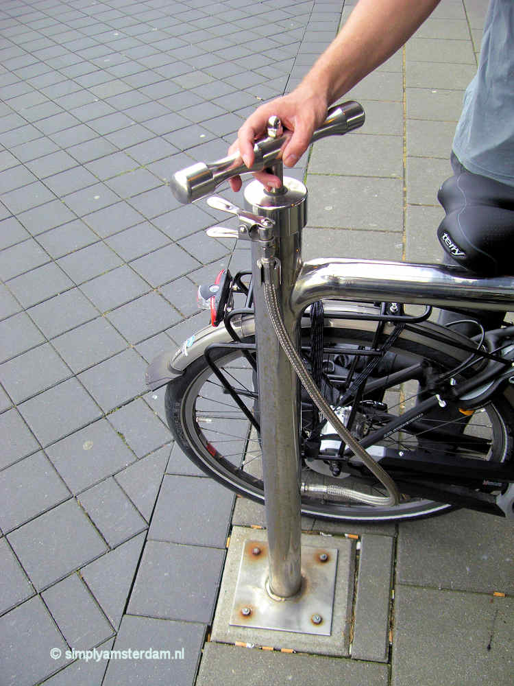 Public bicycle air pump @ entrance Schiphol Plaza