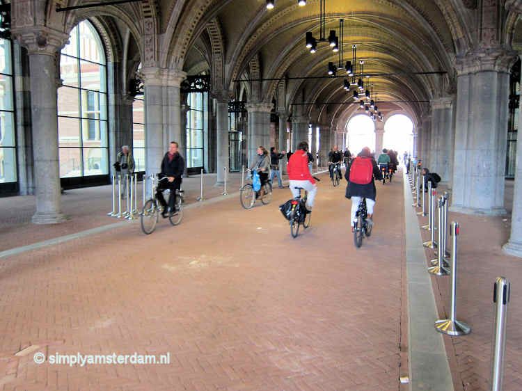 Rijksmuseum passageway