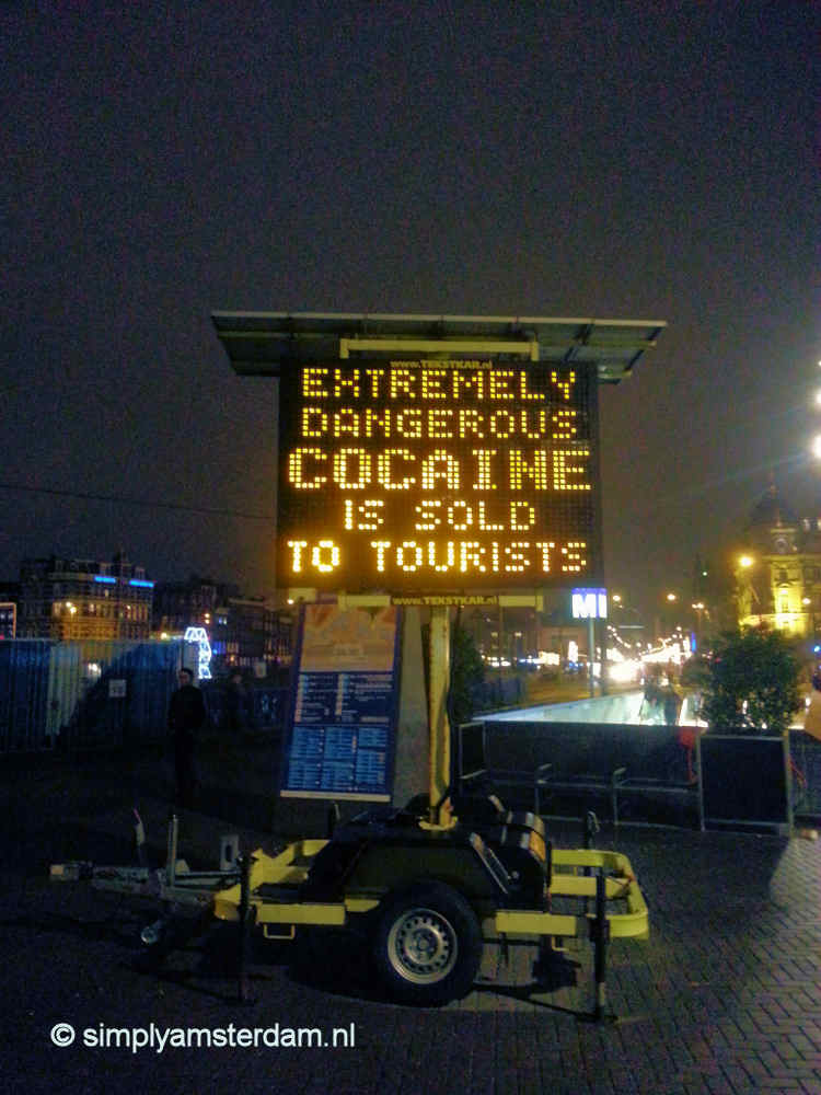 Signpost about cocaine/white heroine @ Amsterdam Central Station